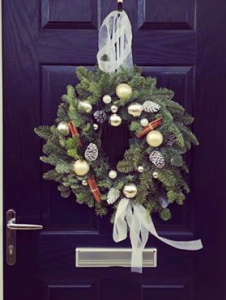 Festive Wreath on door e1567866133544